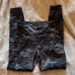 GAP Kids Black and Gray Camo Leggings